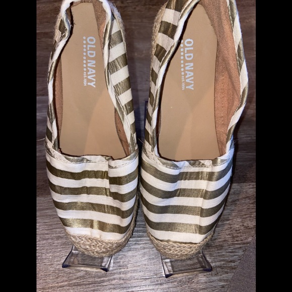 Old Navy Other - Old Navy Gold & Cream Slip-on Slippers Girls Size 3